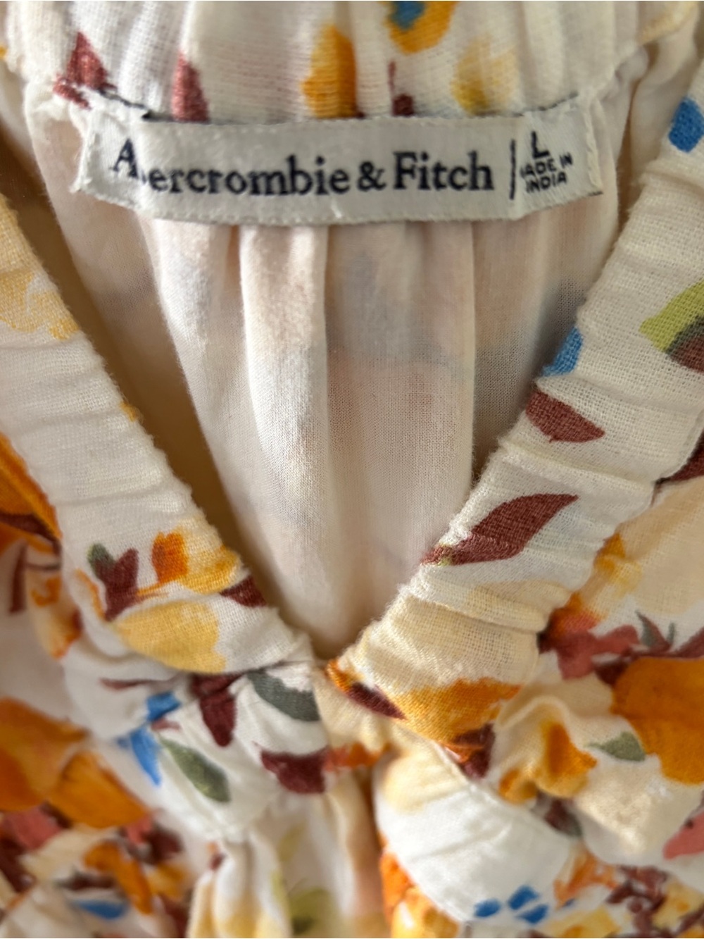 Abercrombie & Fitch Cream Floral Shorts Set with Yellow, Blue and Brown Accents - Picture 3 of 16